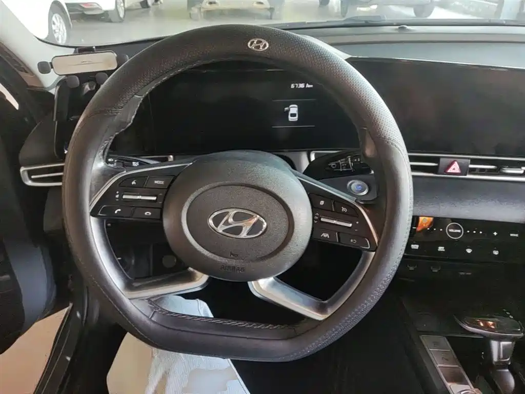 Hyundai Elantra 2021 — фото 11