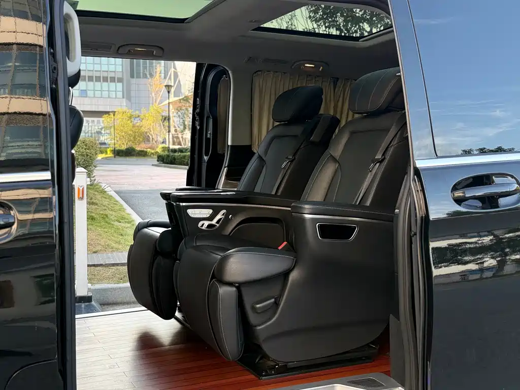 Mercedes-Benz V-Class 2022 — фото 11