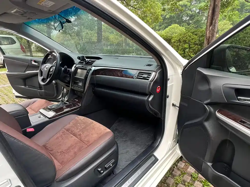 Toyota Camry 2017 — фото 15