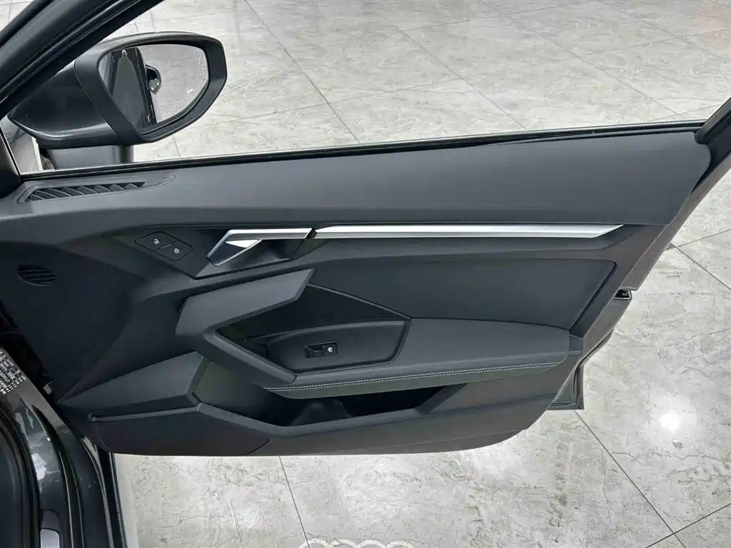 Audi A3 2023 — фото 12