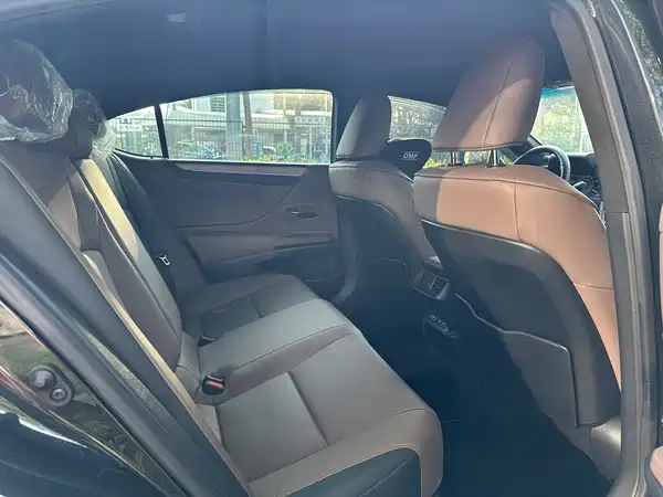Lexus ES 2024