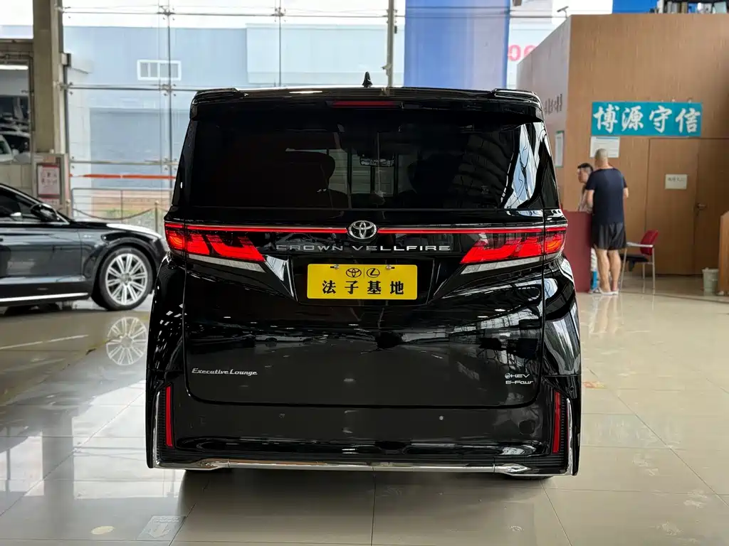 Toyota Vellfire 2024 — фото 26