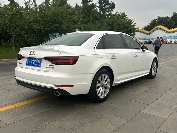Audi A4L 2018