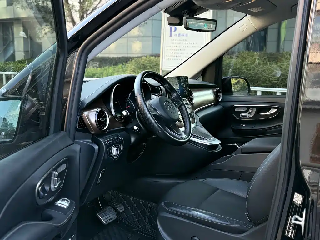 Mercedes-Benz V-Class 2022 — фото 10