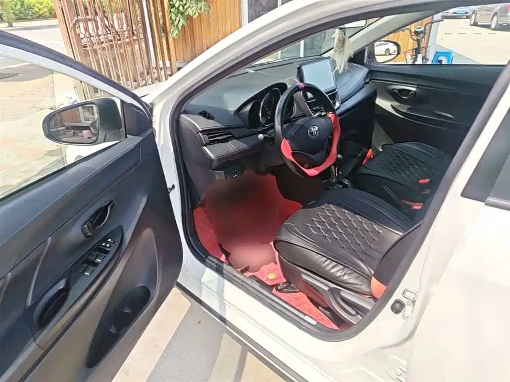 Toyota Yaris L 2021 — фото 16