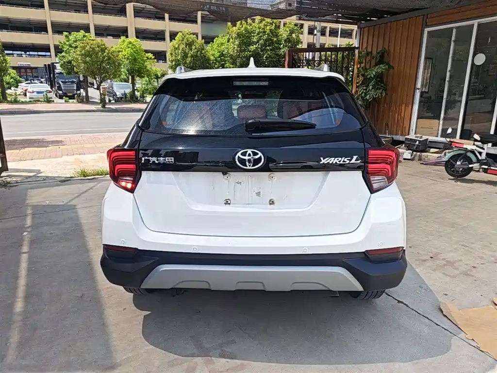 Toyota Yaris L 2021 — фото 6
