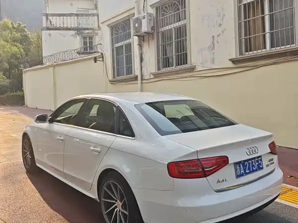 Audi A4L 2015