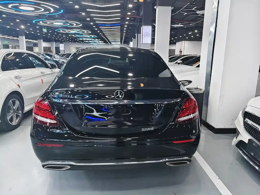 Mercedes-Benz E-Class 2019 — фото 18