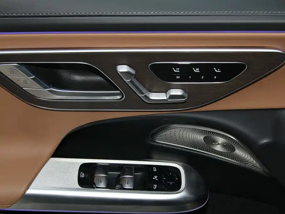 Mercedes-Benz E-Class 2025 — фото 11