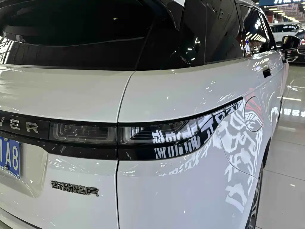 Land Rover Evoque 2023 — фото 5