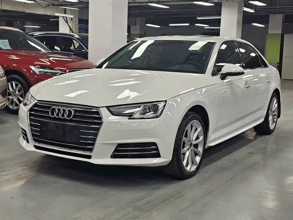 Audi A4L 2018 — фото 1