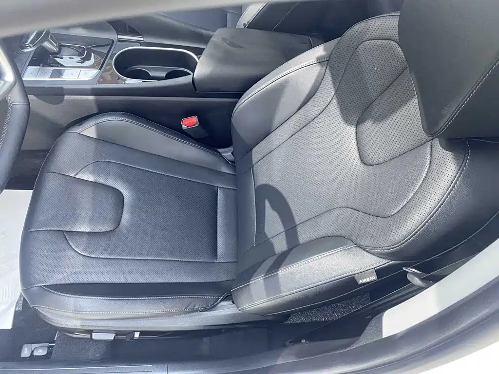 Hyundai Elantra 2023 — фото 11