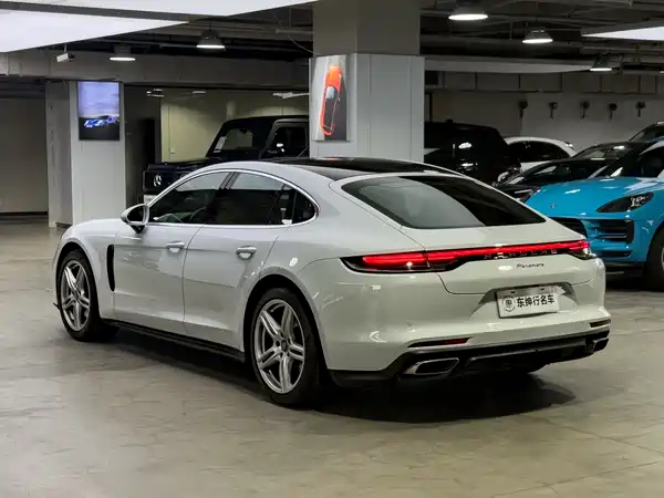 Porsche Panamera 2023