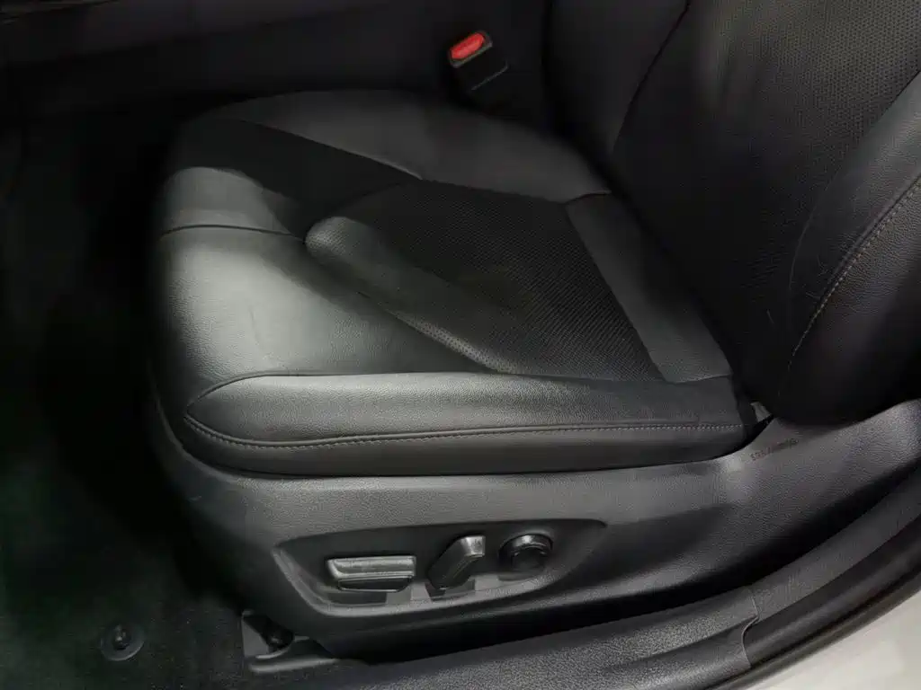 Toyota Camry 2020 — фото 20