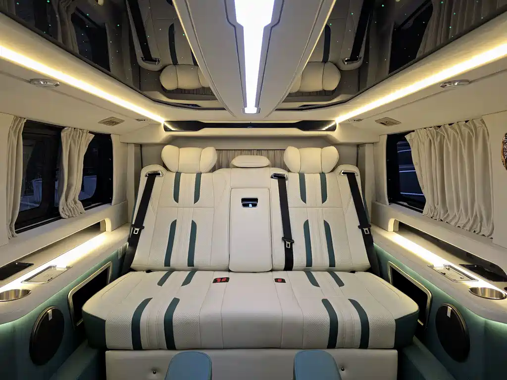 Toyota Hiace 2024 — фото 15