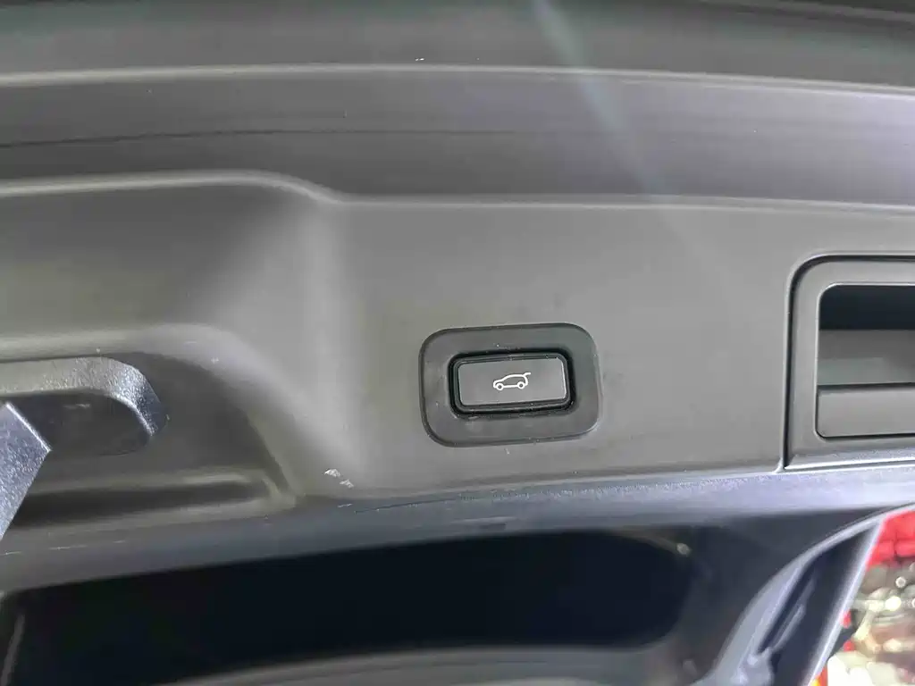 Land Rover Evoque 2023 — фото 18