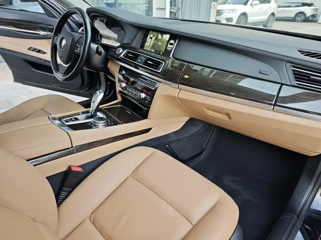 BMW 7 Series 2015 — фото 5