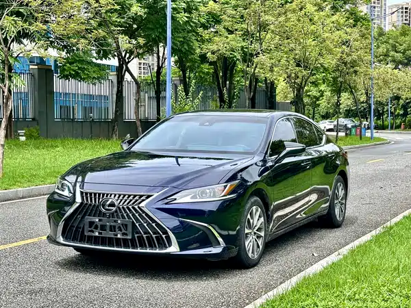 Lexus ES 2023