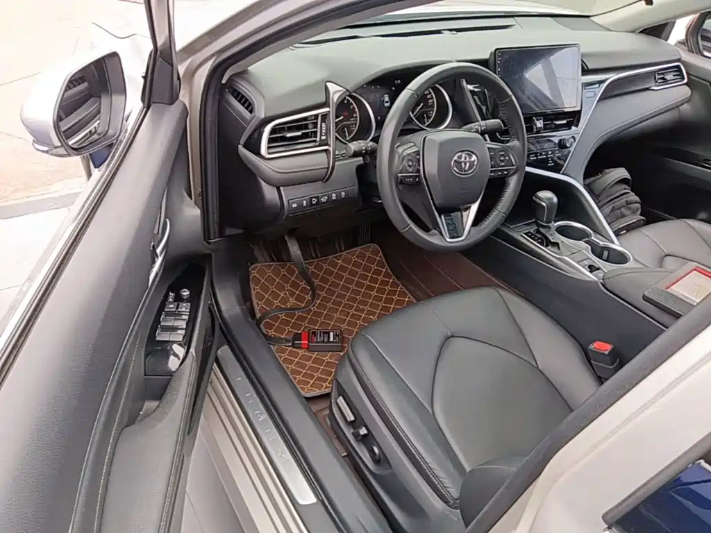 Toyota Camry 2022 — фото 16