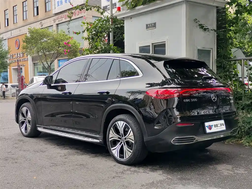 Mercedes-Benz EQE SUV 2025