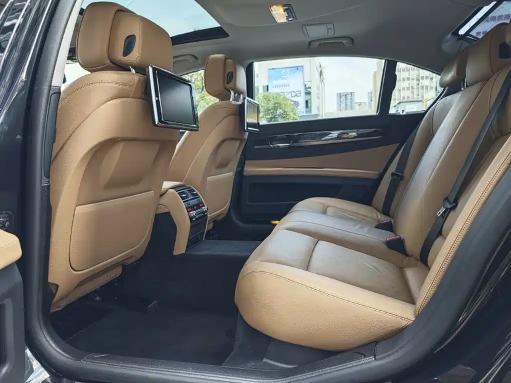 BMW 7 Series 2015 — фото 2