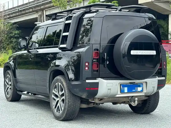 Land Rover Defender 2022