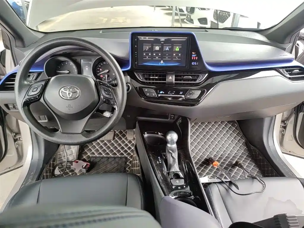 Toyota C-HR 2021 — фото 10