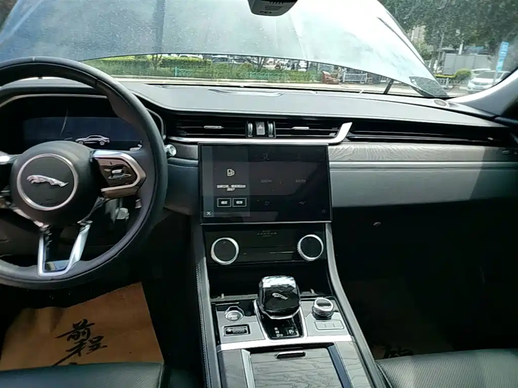 Jaguar XFL 2023 — фото 13