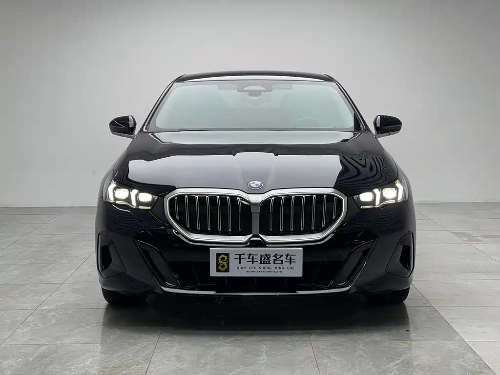 BMW 5 Series 2025 — фото 2