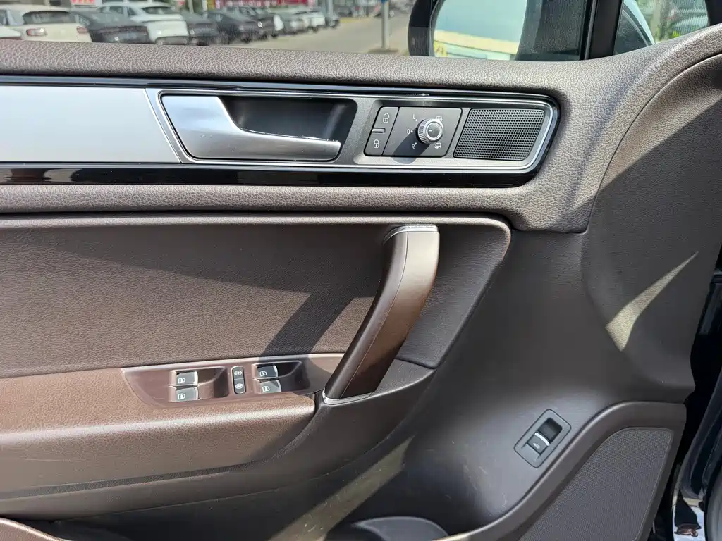 Volkswagen Touareg 2017 — фото 11
