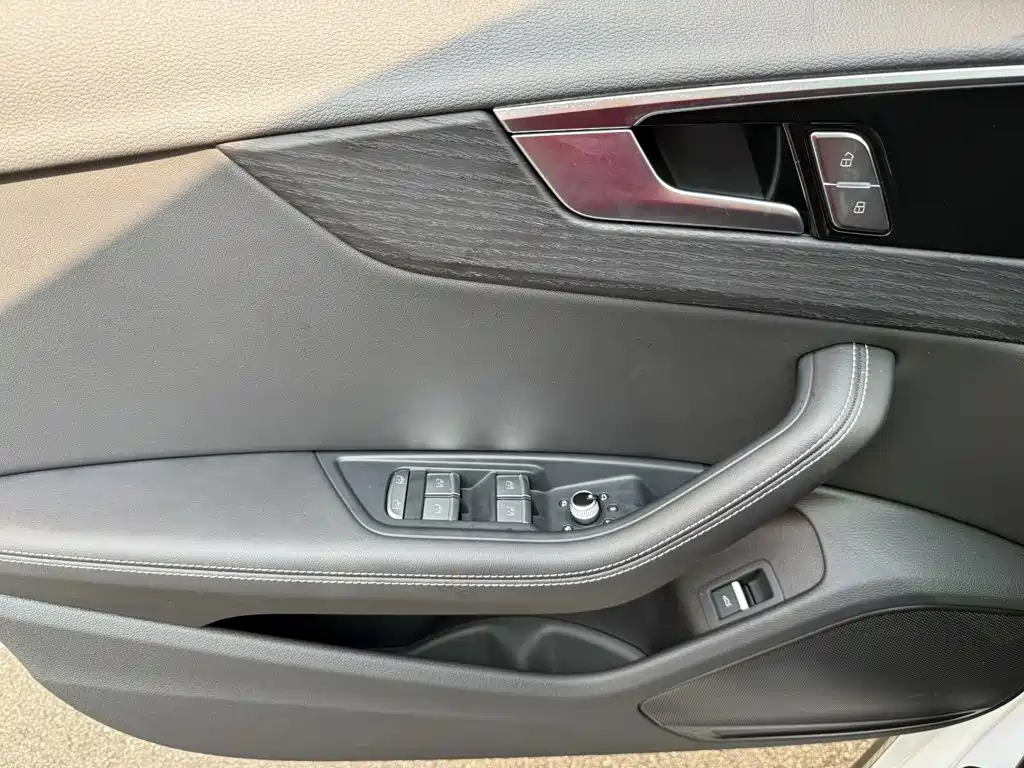 Audi A4L 2024 — фото 11