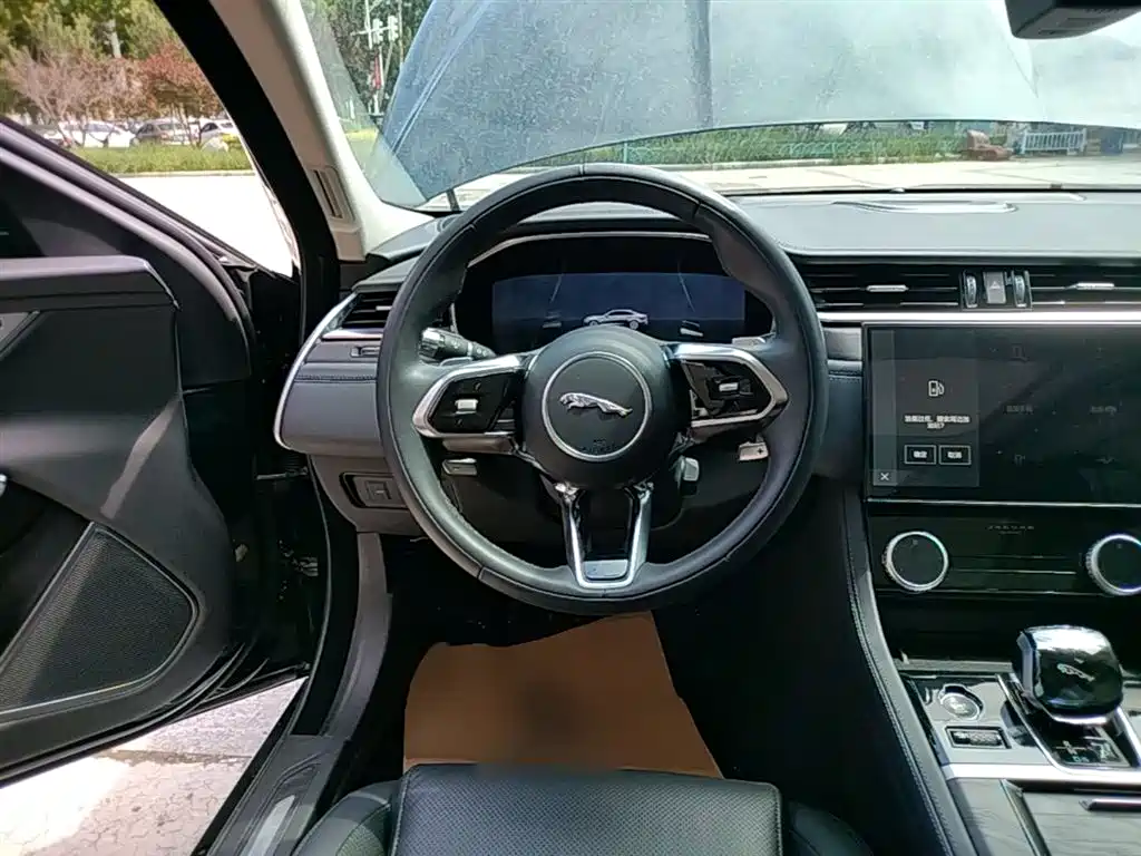Jaguar XFL 2023 — фото 11