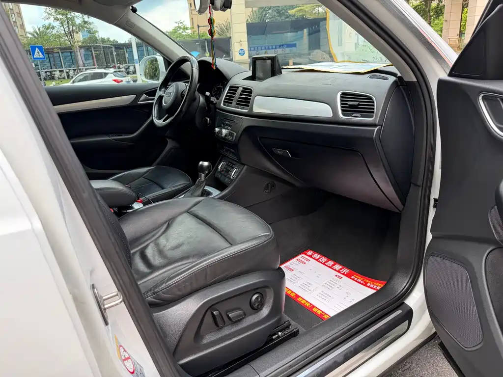 Audi Q3 2015 — фото 14