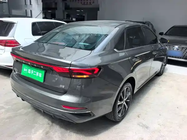 Geely Emgrand 2022