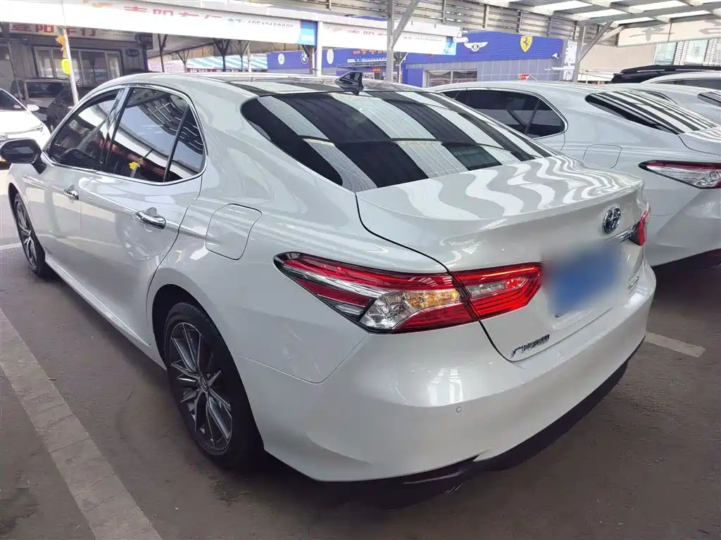 Toyota Camry 2023 — фото 23