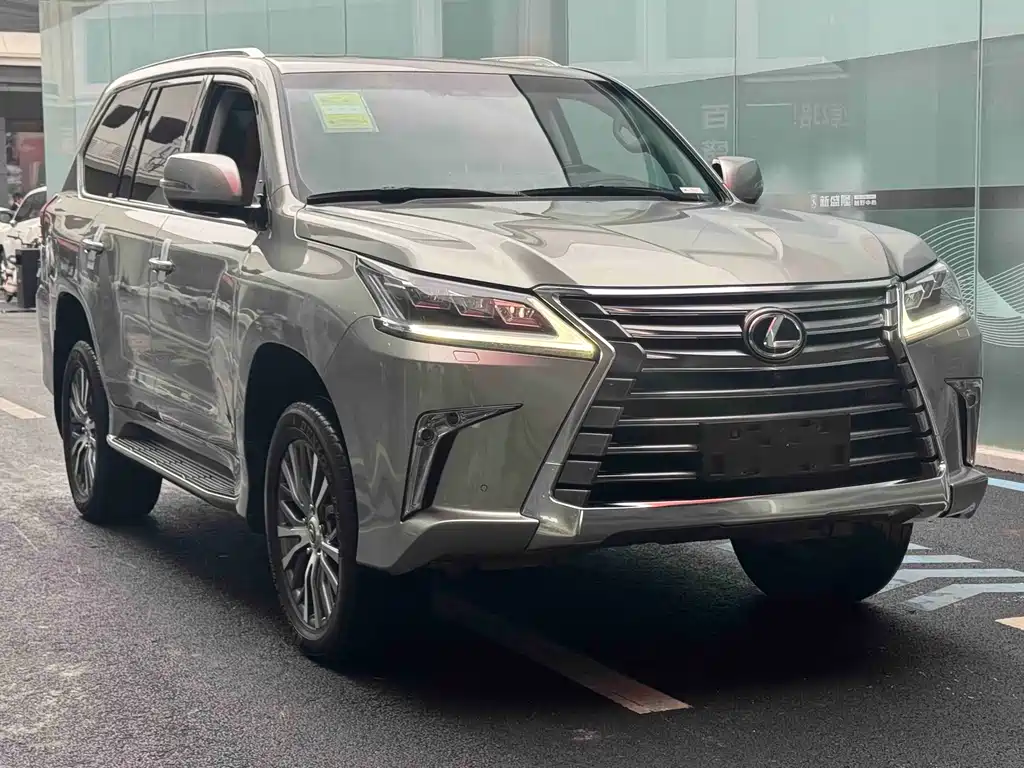 Lexus LX 2020 — фото 1