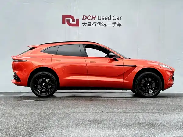 Aston Martin DBX 2022