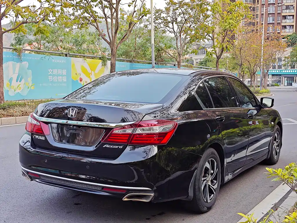 Honda Accord 2017 — фото 15