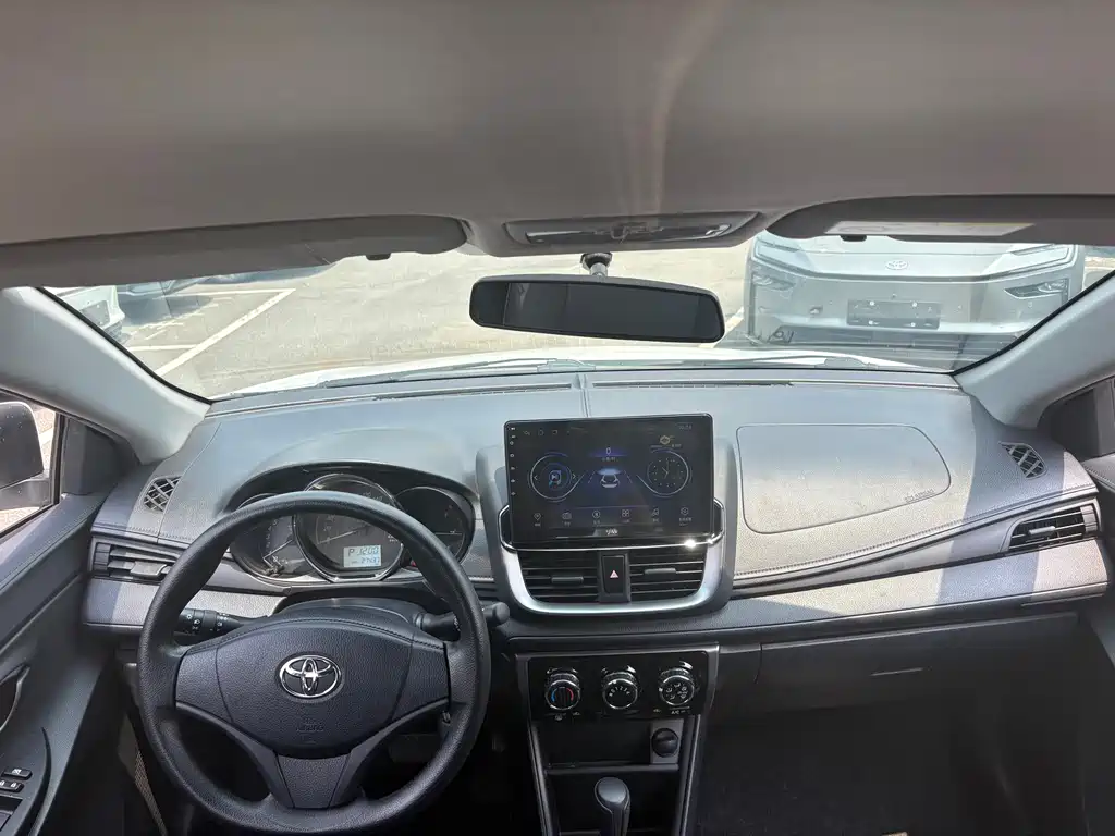 Toyota Yaris L 2022 — фото 7