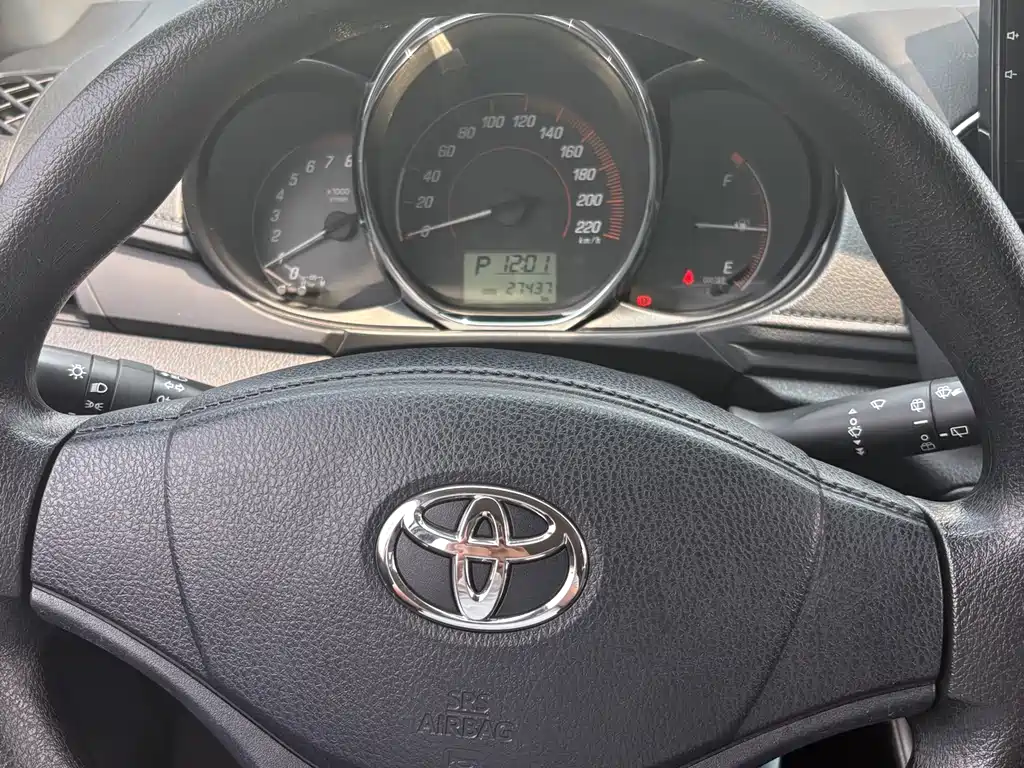 Toyota Yaris L 2022 — фото 11