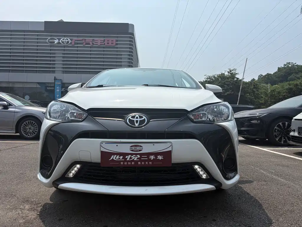 Toyota Yaris L 2022 — фото 2