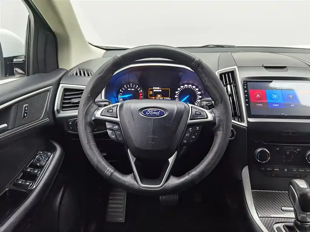 Ford Edge 2017 — фото 11