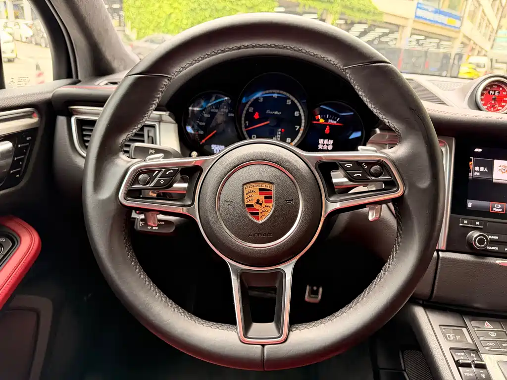 Porsche Macan 2016 — фото 17