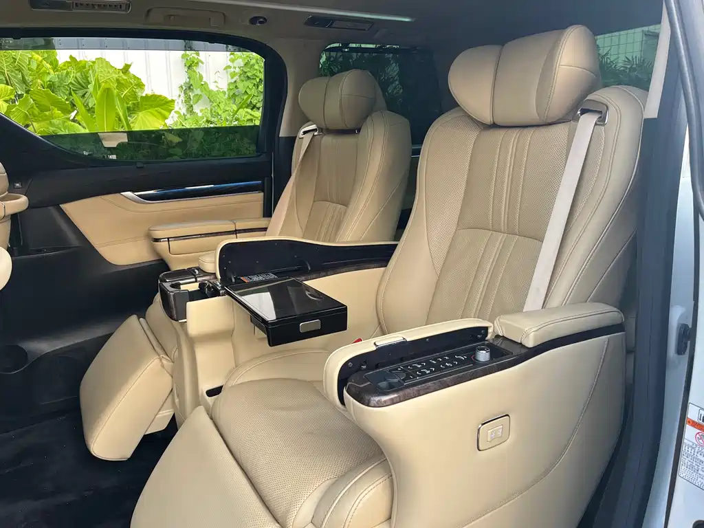 Toyota Alphard 2020 — фото 21