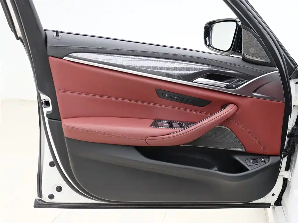 BMW 5 Series New Energy 2023 — фото 6