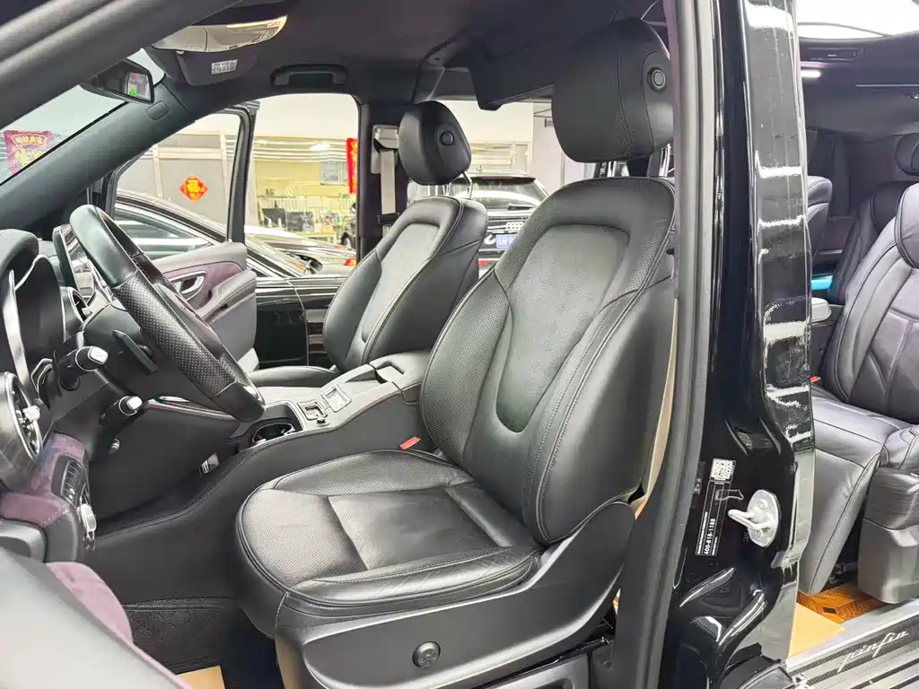 Mercedes-Benz V-Class 2019 — фото 17