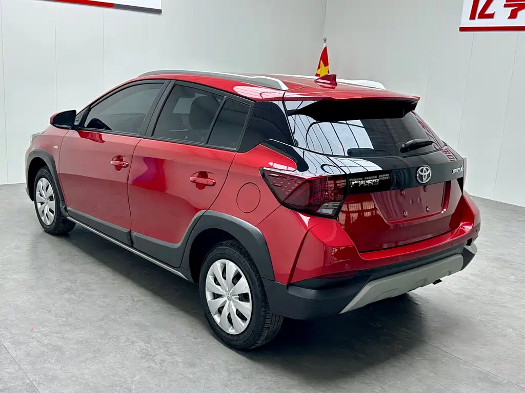 Toyota Yaris L 2021 — фото 17
