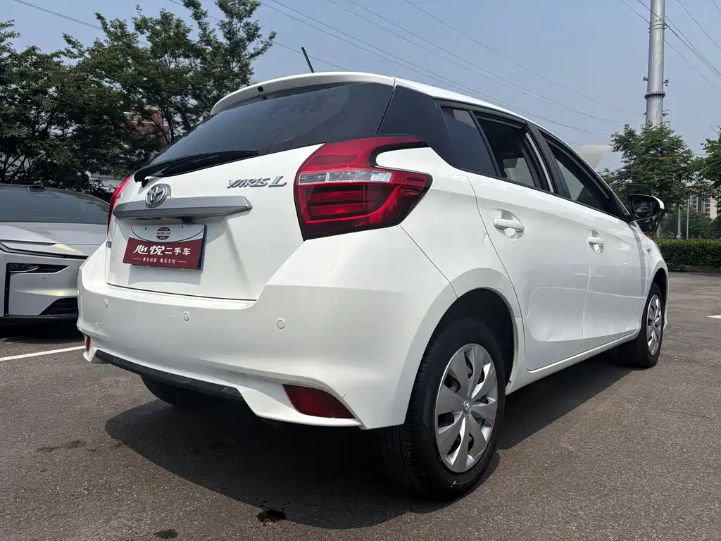 Toyota Yaris L 2022 — фото 15