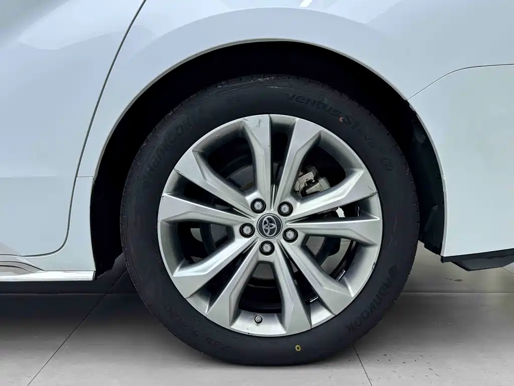 Toyota Sienna 2023 — фото 19