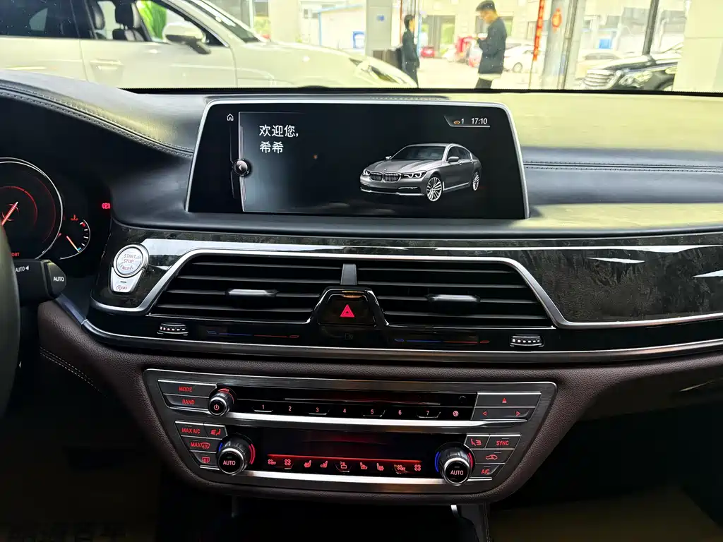 BMW 7 Series 2017 — фото 12